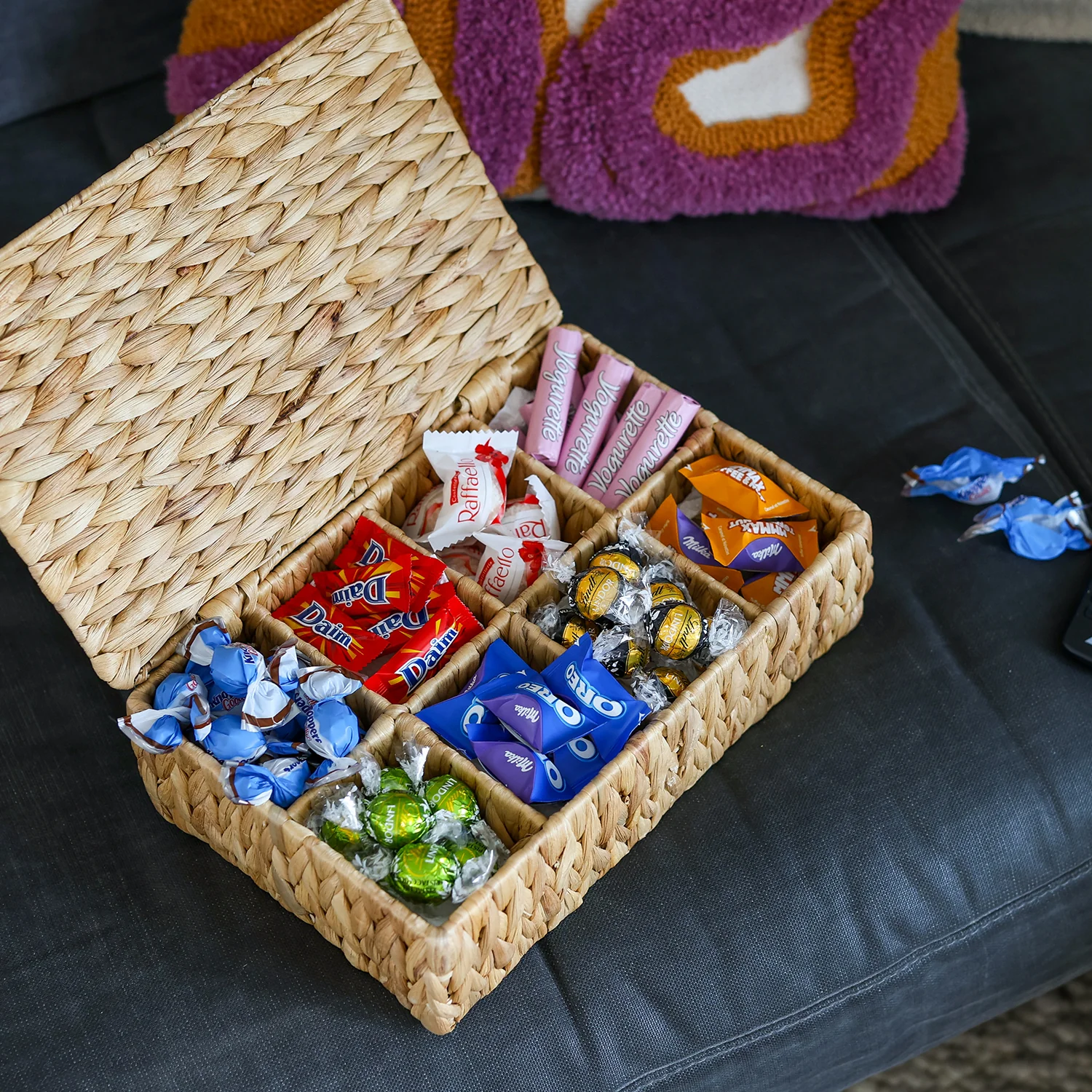 HMF Teebox 37290 für Teebeutel geflochten aus Wasserhyazinthe Seegras, Tee Aufbewahrungsbox mit 8 großen Fächern | 33 x 21 x 10 cm - Image 9